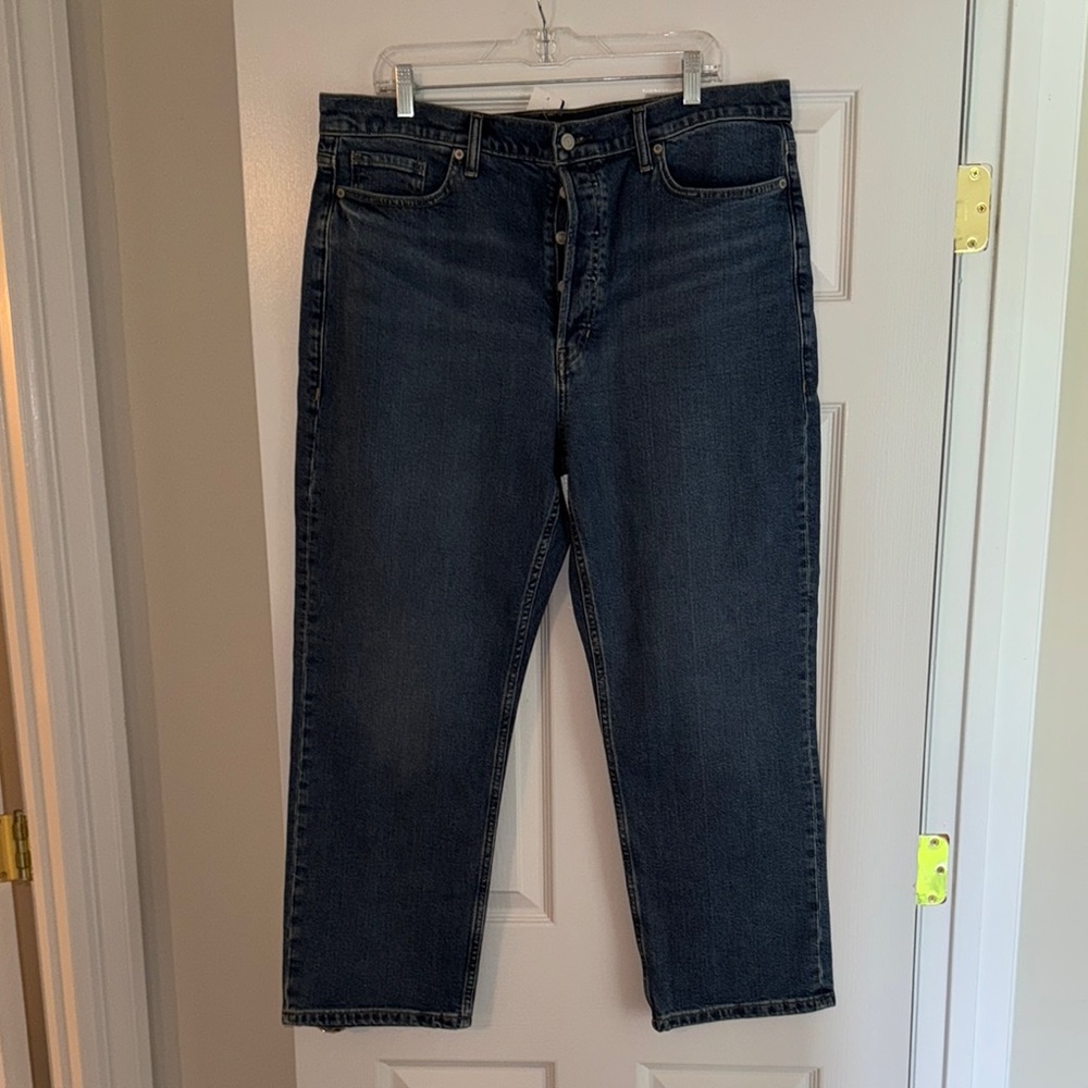 NWT
Banana Republic straight leg
Button fly
Size 33